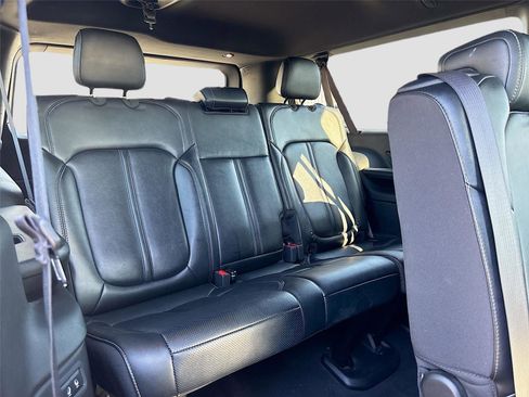 Used 2024 Jeep Wagoneer L Series II image 28