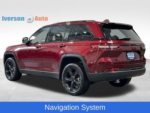 Used 2023 Jeep Grand Cherokee Limited w/ Black Appearance Package AWD/4WD image 7