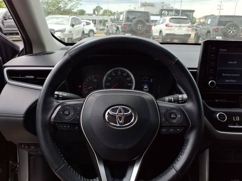 Used 2022 Toyota Corolla Cross LE AWD/4WD image 10