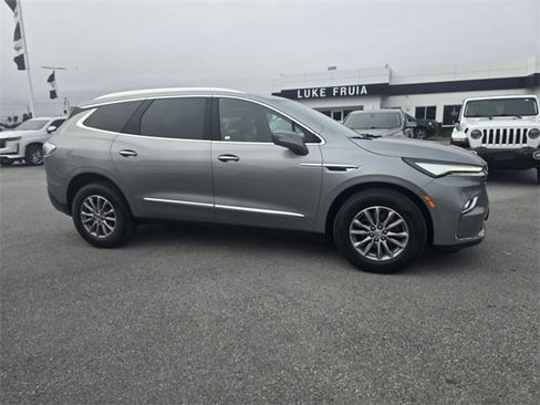Used 2024 Buick Enclave Essence w/ Sound and Sites Package image 4