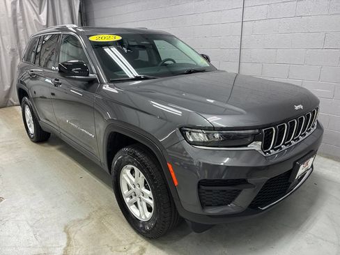 Used 2023 Jeep Grand Cherokee Laredo w/ Luxury Tech Group I AWD/4WD image 5