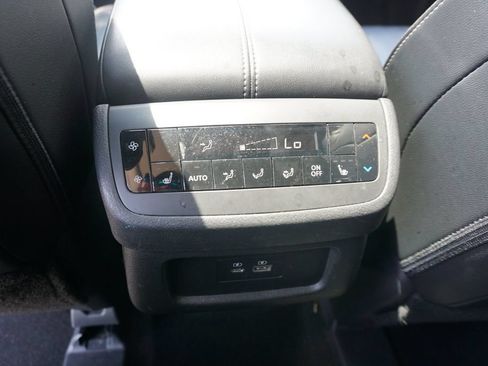 Used 2024 Nissan Pathfinder SL w/ SL Premium Package FWD image 16