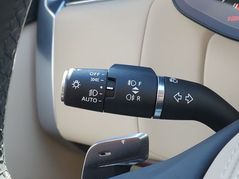 Used 2024 Land Rover Range Rover SE image 12