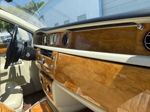 Used 2011 Rolls-Royce Phantom Sedan RWD image 27