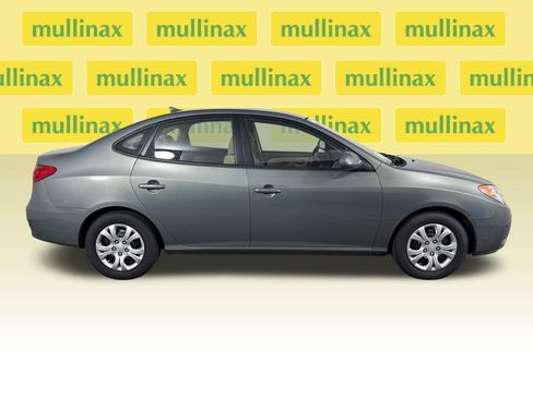 Used 2010 Hyundai Elantra GLS FWD image 2