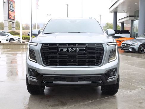 Used 2026 GMC Yukon Denali w/ Denali Reserve Package AWD/4WD image 9