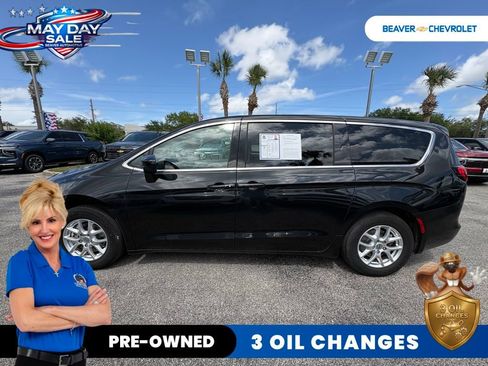 Used 2023 Chrysler Voyager LX FWD image 4