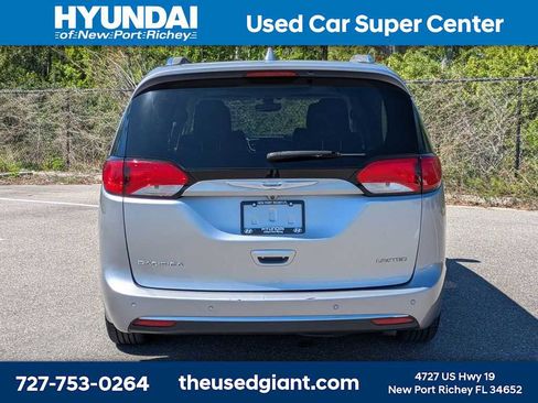 Used 2018 Chrysler Pacifica Limited image 4