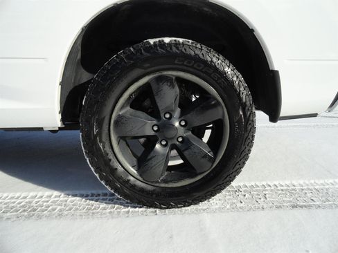 Used 2015 RAM 1500 Express image 9