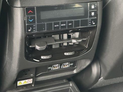 New 2025 Jeep Grand Cherokee L Limited w/ Trailer Tow Package image 31