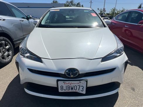 Used 2019 Toyota Prius LE w/ Carpet Mat Package image 2