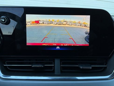 Used 2025 Chevrolet Trax LT image 29