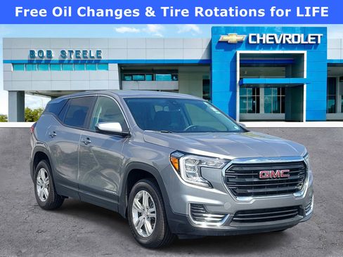 Used 2024 GMC Terrain SLE image 1