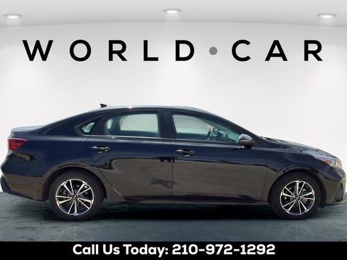 Used 2023 Kia Forte LXS w/ LXS Technology Package FWD image 16