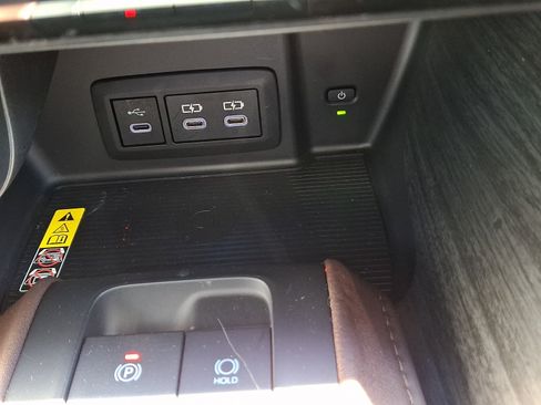 Used 2023 Toyota Venza Limited AWD/4WD image 25
