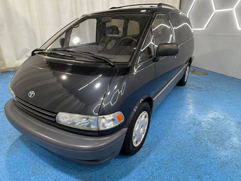 Used 1995 Toyota Previa DX image 4