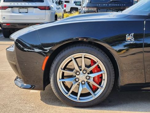 Used 2025 Dodge Charger Daytona Scat Pack w/ Track Pack AWD/4WD image 9