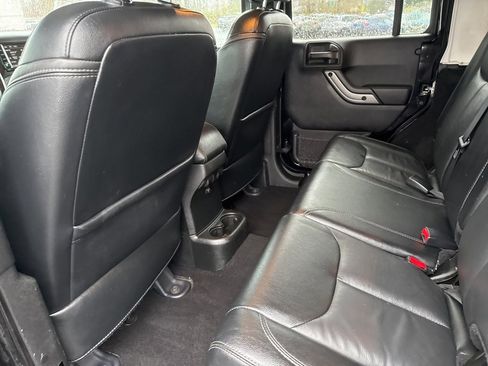 Used 2018 Jeep Wrangler Unlimited Sahara image 18