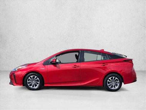 Used 2019 Toyota Prius XLE w/ Premium Convenience Package FWD image 9