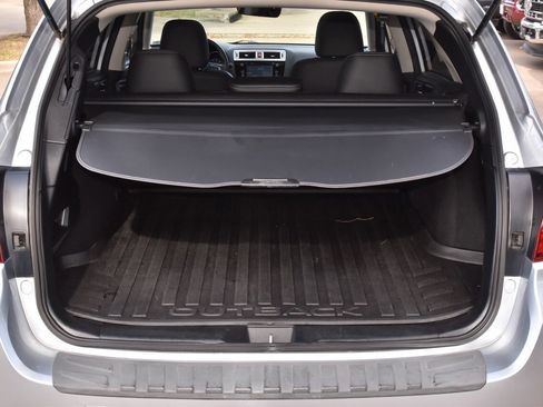 Used 2017 Subaru Outback 2.5i Limited image 37