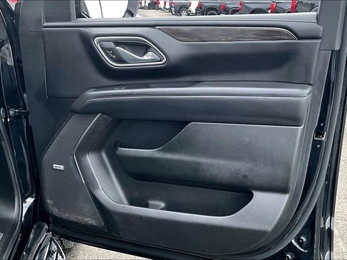 Used 2024 Chevrolet Suburban LT image 24