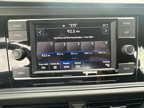 Used 2024 Volkswagen Jetta SE FWD image 13