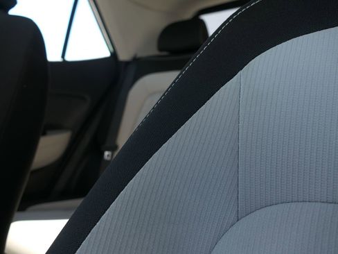Used 2023 Hyundai Venue SEL FWD image 17