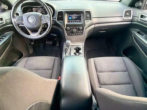Used 2019 Jeep Grand Cherokee Laredo w/ Security & Convenience Group AWD/4WD image 10