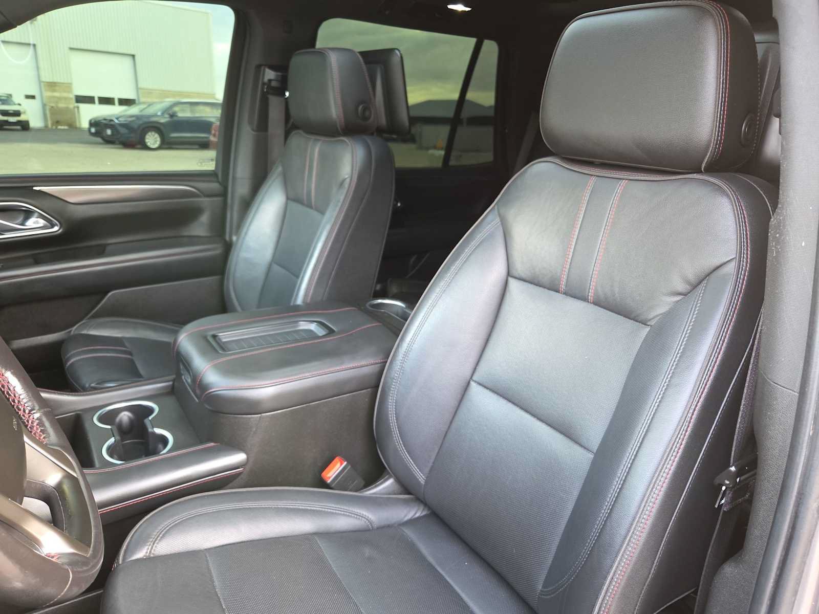 Used 2021 Chevrolet Tahoe RST w/ Luxury Package AWD/4WD image 15