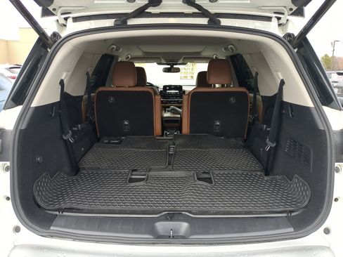 Used 2022 Nissan Pathfinder Platinum w/ Cargo Package image 33