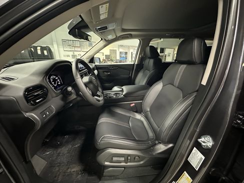 New 2025 Honda Pilot Touring image 8