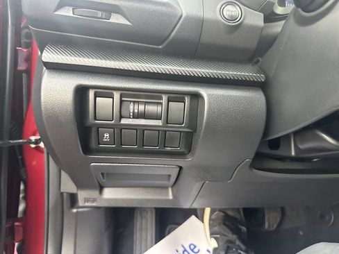Used 2018 Subaru Crosstrek 2.0i Premium AWD/4WD image 16