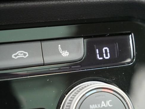 Certified 2023 Volkswagen Taos SEL AWD/4WD image 33
