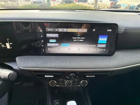 Used 2025 Nissan Kicks SV AWD/4WD image 14
