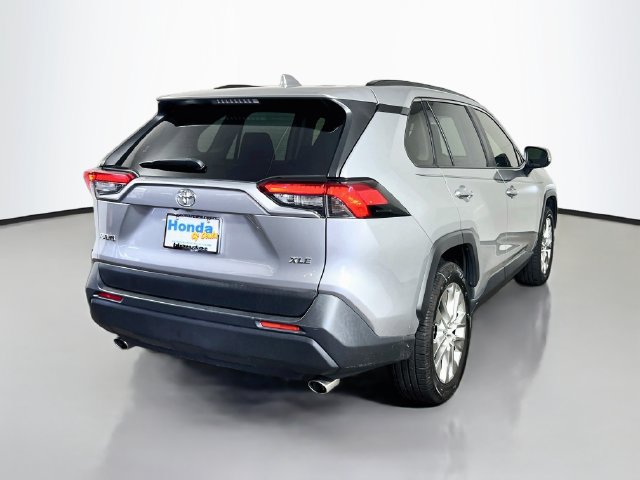 Used 2019 Toyota RAV4 XLE Premium FWD image 17
