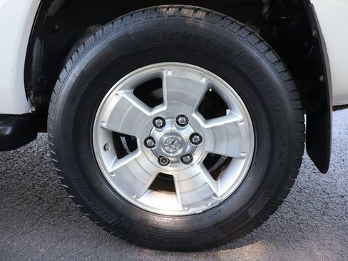 Used 2005 Toyota 4Runner Sport AWD/4WD image 39