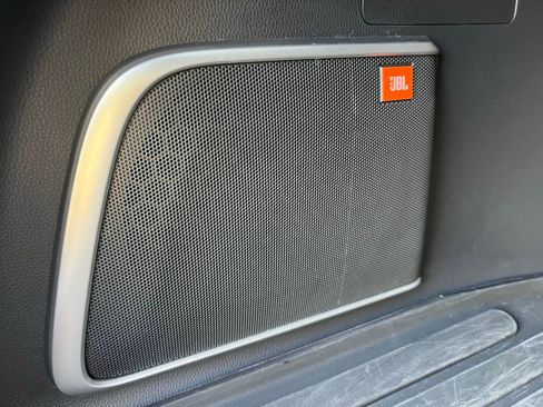 Used 2021 Toyota Venza Limited image 19