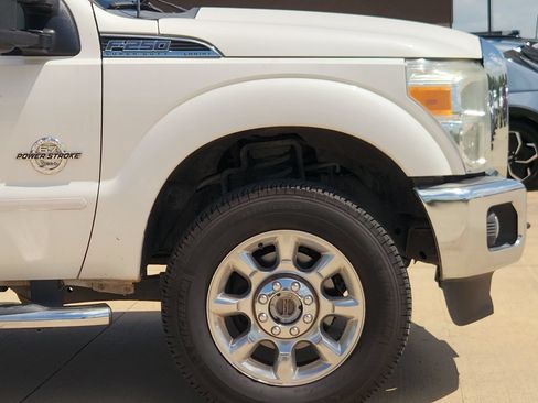 Used 2015 Ford F250 Lariat w/ Lariat Interior Package AWD/4WD image 9