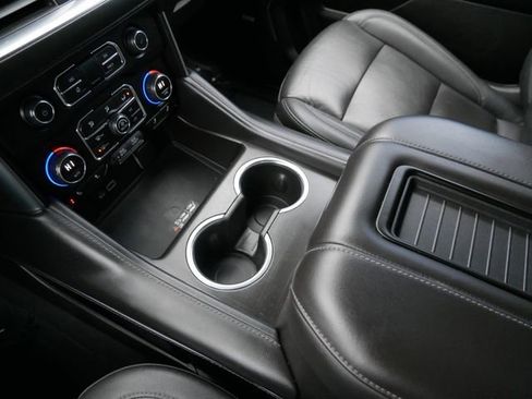 Used 2022 Chevrolet Suburban LT image 19