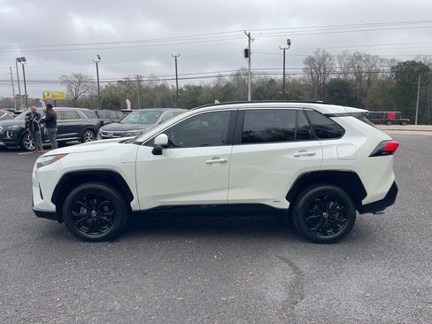 Used 2022 Toyota RAV4 SE image 13