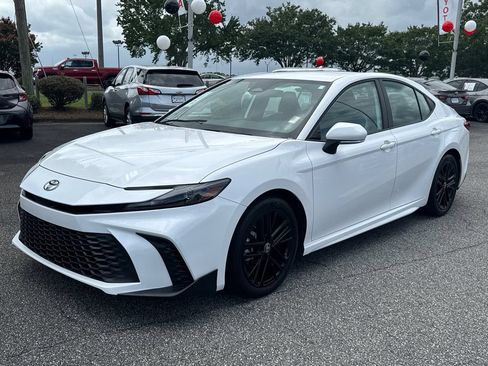 Certified 2025 Toyota Camry SE FWD image 7