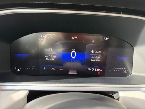 Certified 2025 Volkswagen Taos SE image 18