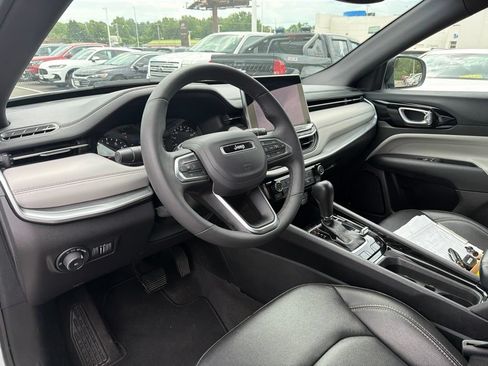 Used 2025 Jeep Compass Limited AWD/4WD image 16