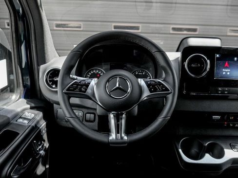 Used 2025 Mercedes-Benz Sprinter 2500 image 19