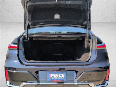 Used 2025 BMW 740i xDrive image 6