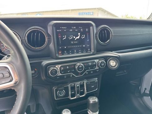 Used 2023 Jeep Wrangler Unlimited Sahara AWD/4WD image 18