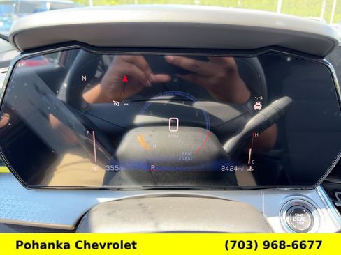 Used 2025 Chevrolet Trax LT FWD image 9