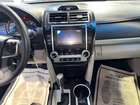 Used 2012 Toyota Camry LE FWD image 19