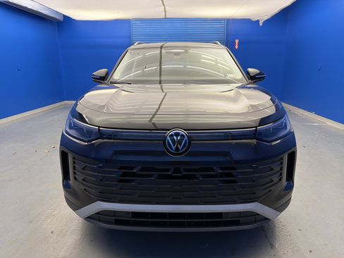 New 2026 Volkswagen Tiguan SE image 3