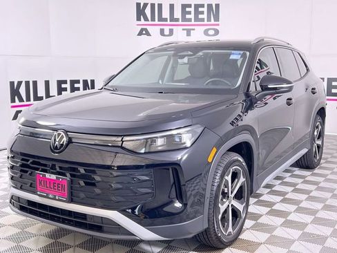 New 2025 Volkswagen Tiguan SE image 3